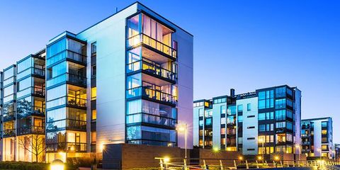 Commercial Property Analysis Guide: Market Research, Valuation Factors, Financing, and Investment Insights